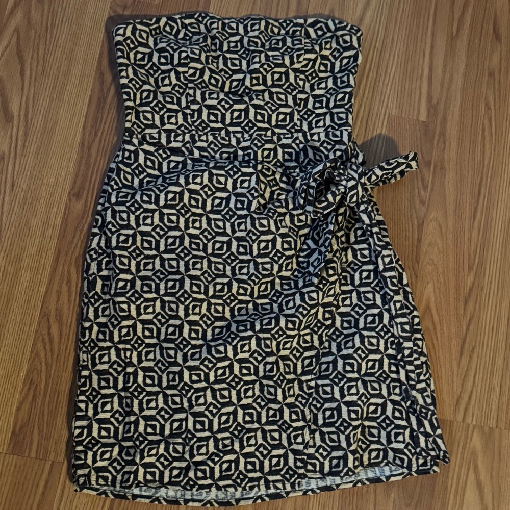 UO Juliette Black Geo Wrap-Around Mini Dress Size XS‎